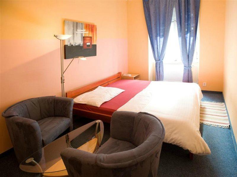 Club Hotel Praha Bagian luar foto