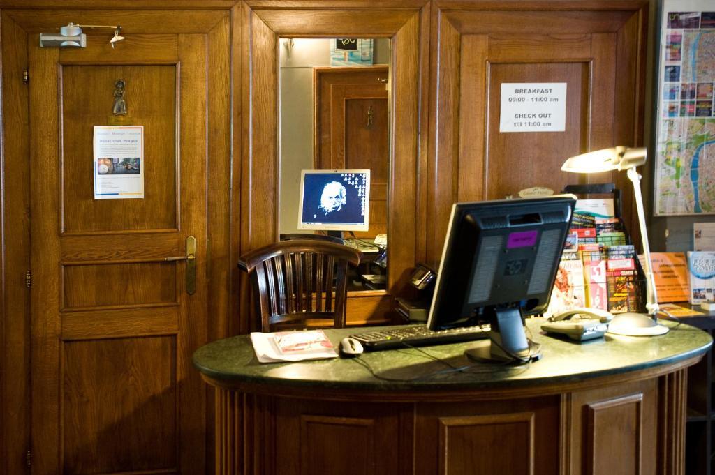 Club Hotel Praha Bagian luar foto
