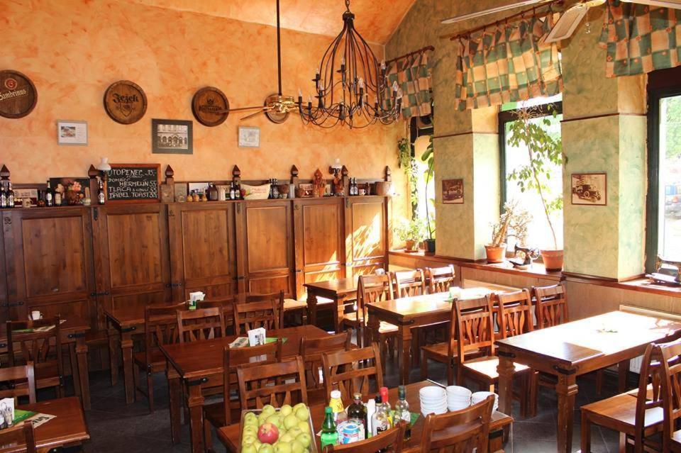 Club Hotel Praha Bagian luar foto