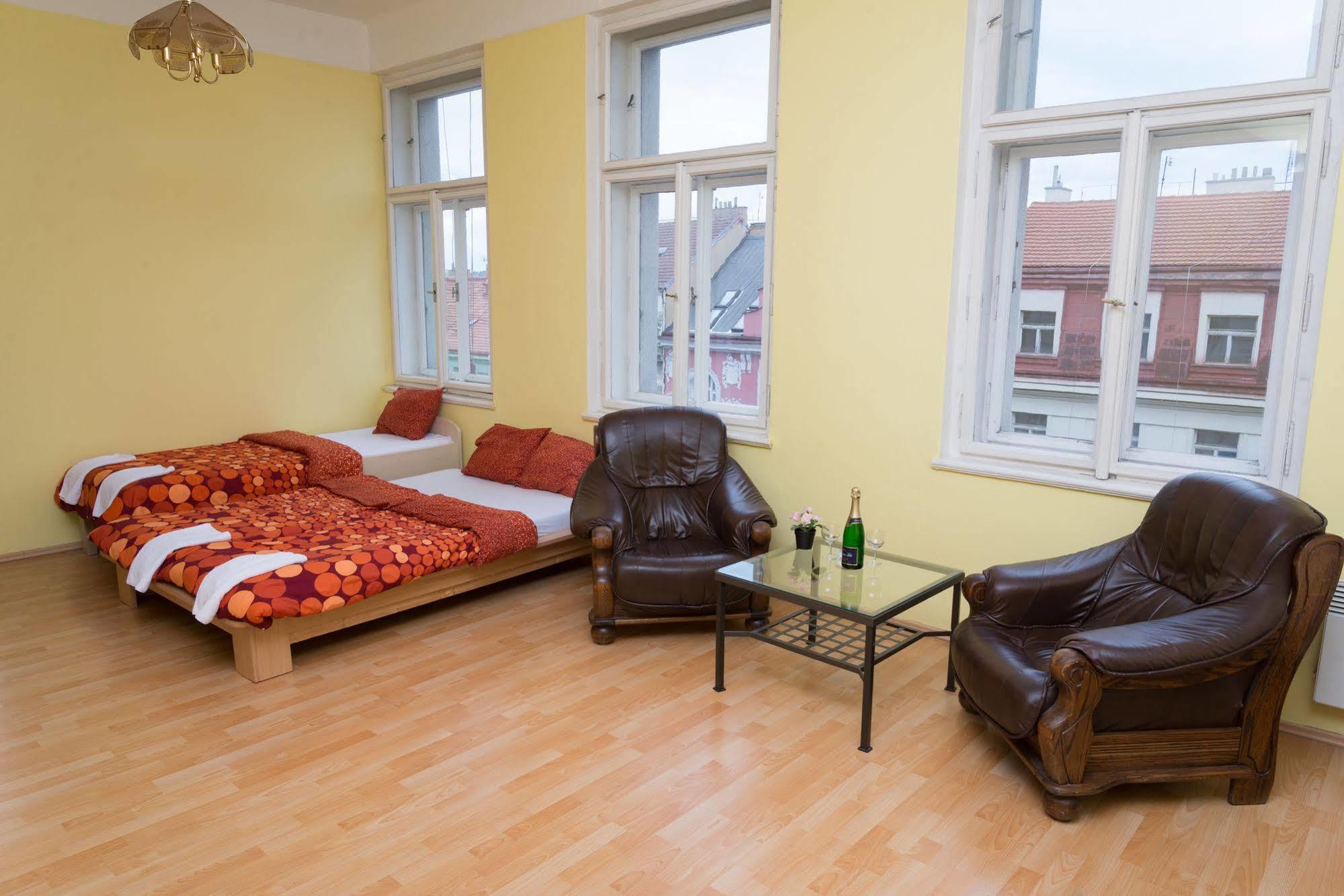 Club Hotel Praha Bagian luar foto