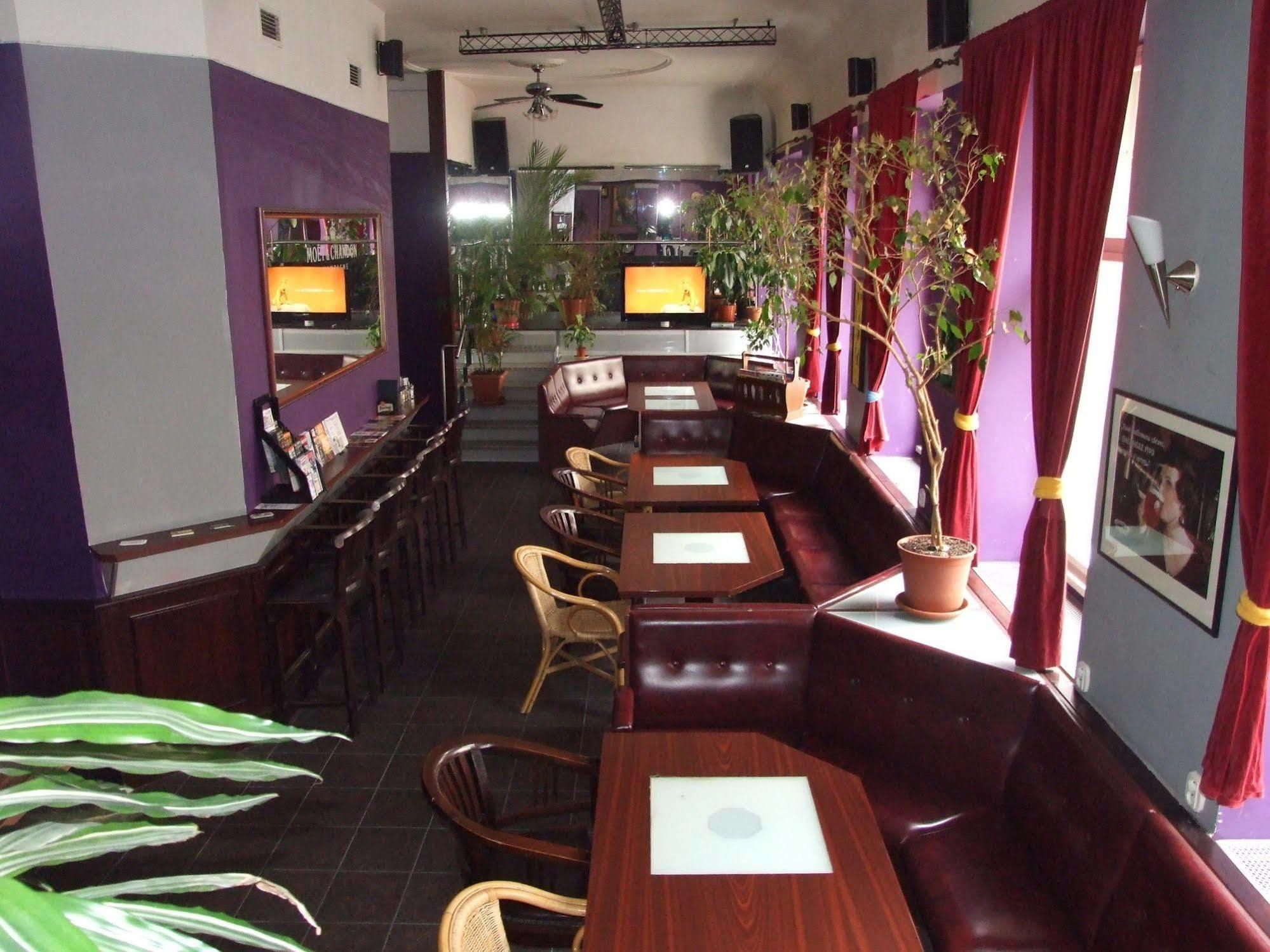 Club Hotel Praha Bagian luar foto
